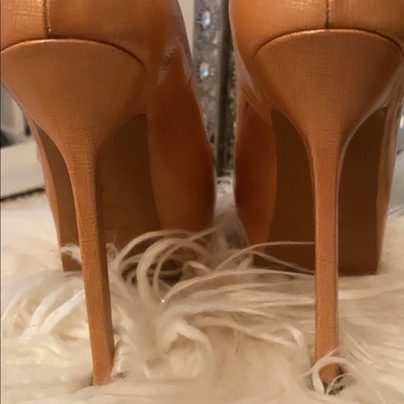 Authentic YSL 5 inch tanned pumps size 37 great condition - Picture 2 of 5